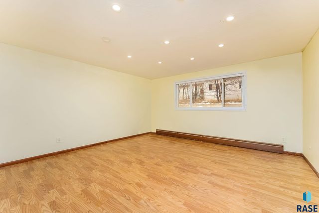 1915 N Mable Ave Avenue, Sioux Falls, SD 57103