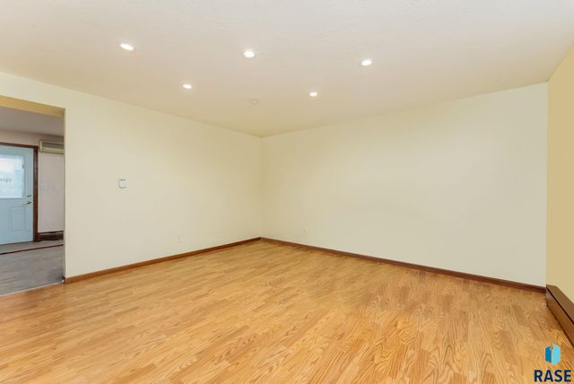 1915 N Mable Ave Avenue, Sioux Falls, SD 57103