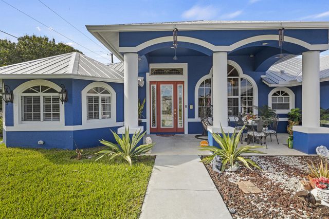 2502 SE Lakewood Street, Port St Lucie, FL 34952