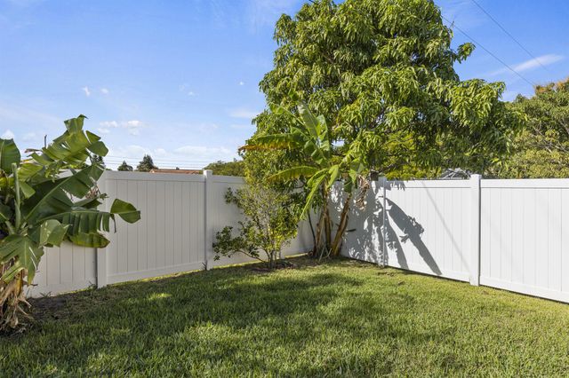 2502 SE Lakewood Street, Port St Lucie, FL 34952