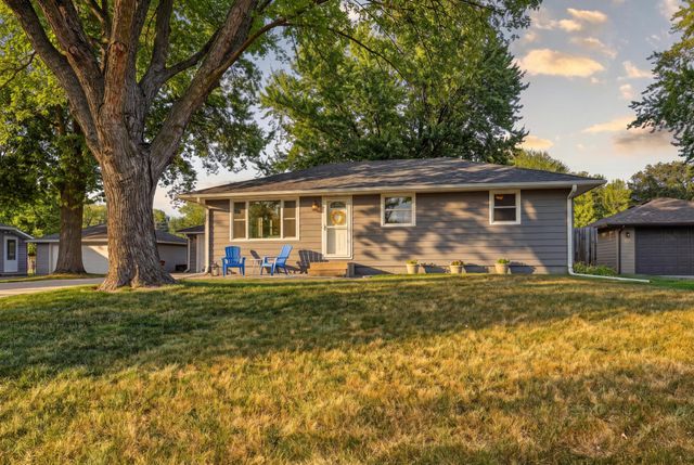 1257 Guthrie Avenue N, Oakdale, MN 55128