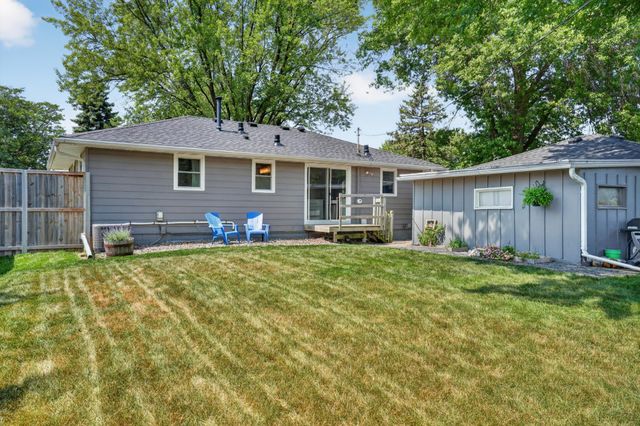 1257 Guthrie Avenue N, Oakdale, MN 55128
