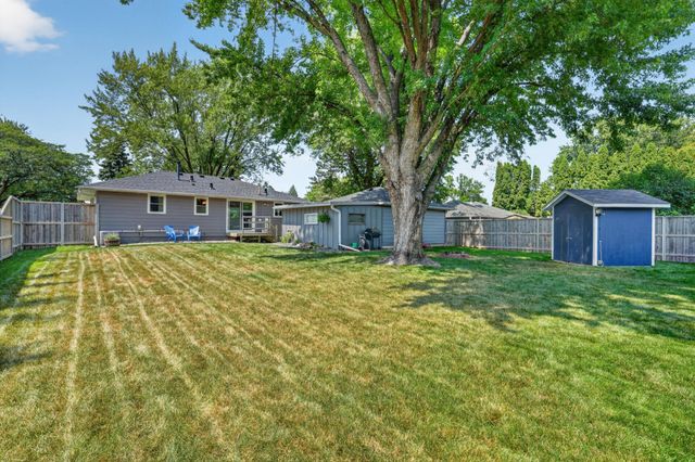1257 Guthrie Avenue N, Oakdale, MN 55128