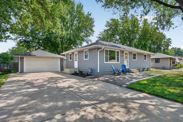 1257 Guthrie Avenue N, Oakdale, MN 55128