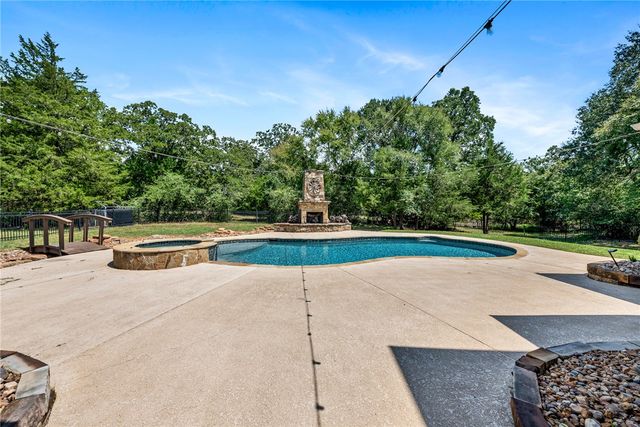 19107 Tallulah Trail, College Station, TX 77845