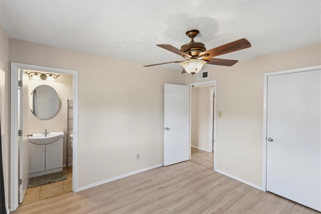 1136 Pinon Court SE, Los Lunas, NM 87031