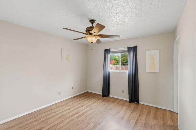 1136 Pinon Court SE, Los Lunas, NM 87031
