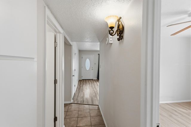 1136 Pinon Court SE, Los Lunas, NM 87031