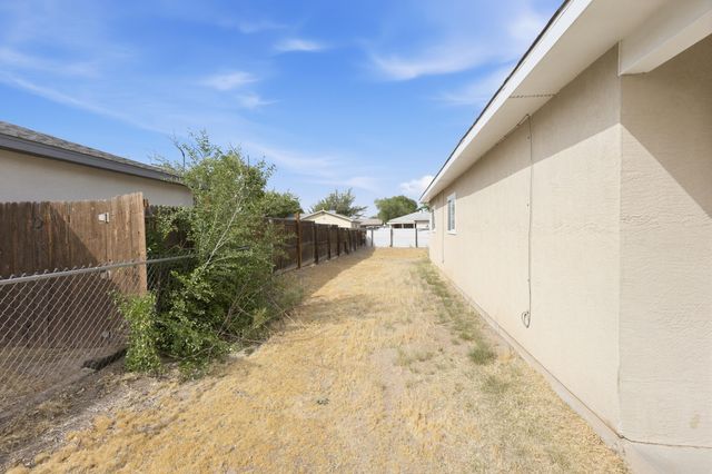 1136 Pinon Court SE, Los Lunas, NM 87031