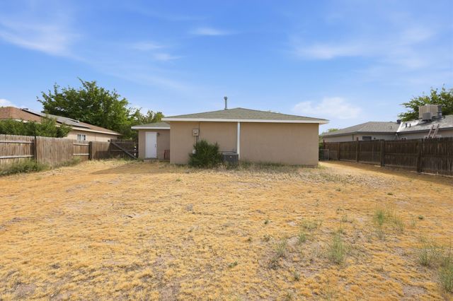1136 Pinon Court SE, Los Lunas, NM 87031