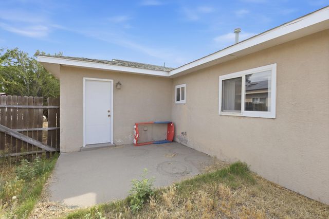 1136 Pinon Court SE, Los Lunas, NM 87031