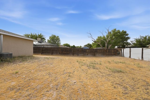 1136 Pinon Court SE, Los Lunas, NM 87031