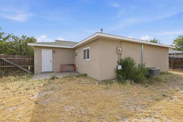 1136 Pinon Court SE, Los Lunas, NM 87031