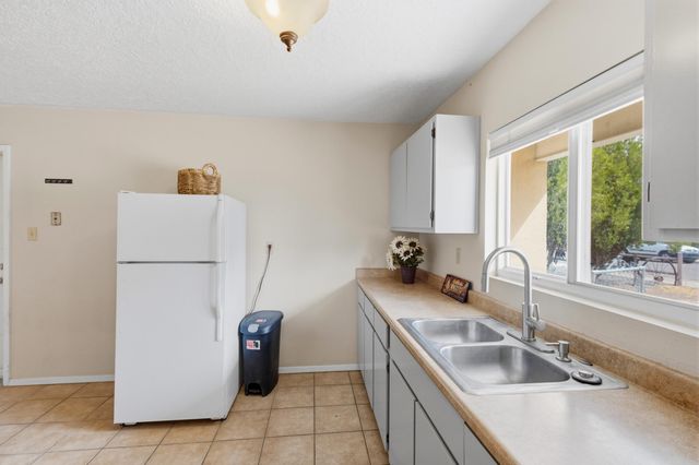 1136 Pinon Court SE, Los Lunas, NM 87031