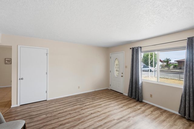 1136 Pinon Court SE, Los Lunas, NM 87031