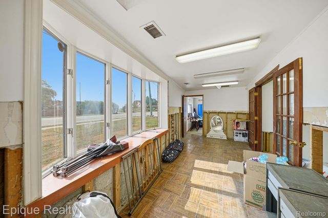 31703 Jefferson Avenue, St. Clair Shores, MI 48082