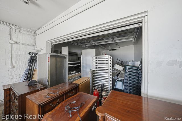 31703 Jefferson Avenue, St. Clair Shores, MI 48082