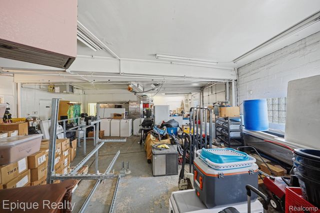 31703 Jefferson Avenue, St. Clair Shores, MI 48082