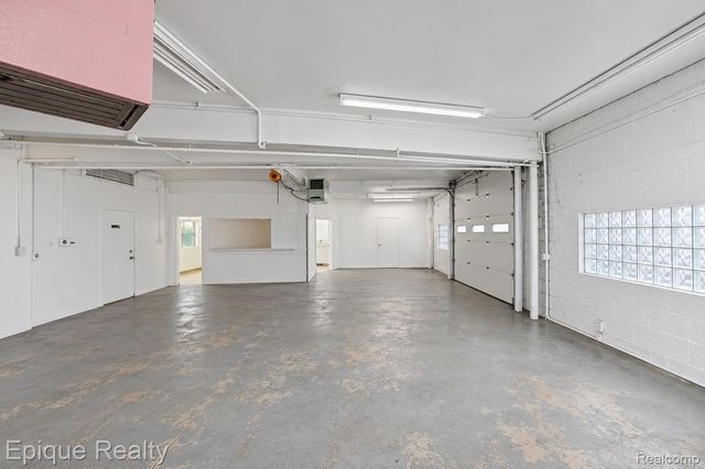 31703 Jefferson Avenue, St. Clair Shores, MI 48082