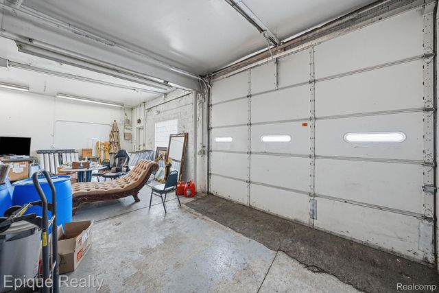 31703 Jefferson Avenue, St. Clair Shores, MI 48082