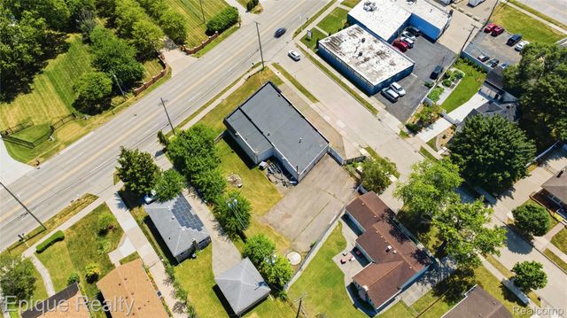 31703 Jefferson Avenue, St. Clair Shores, MI 48082