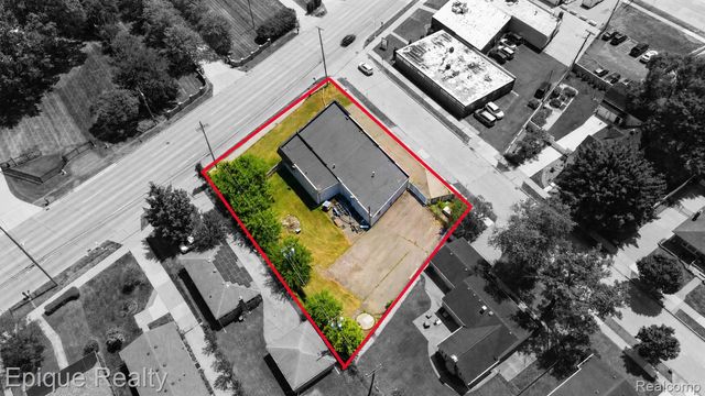 31703 Jefferson Avenue, St. Clair Shores, MI 48082