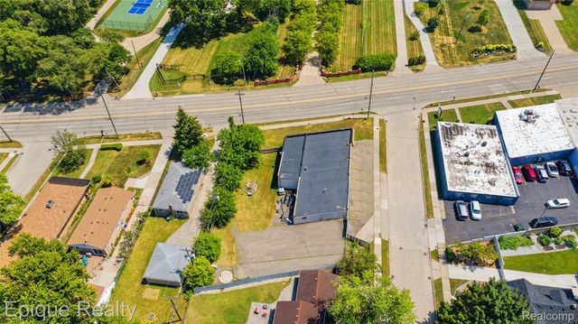 31703 Jefferson Avenue, St. Clair Shores, MI 48082