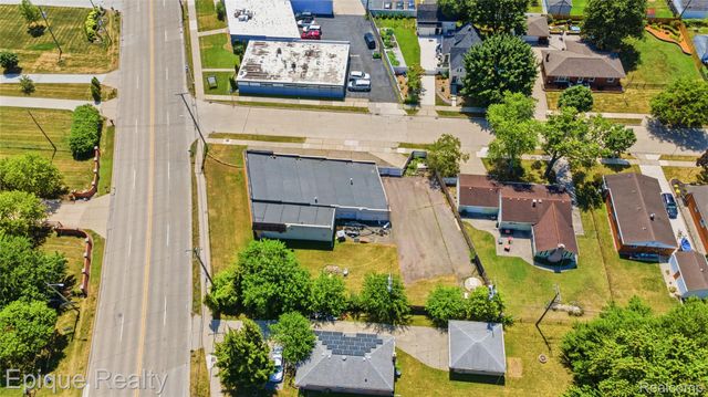 31703 Jefferson Avenue, St. Clair Shores, MI 48082