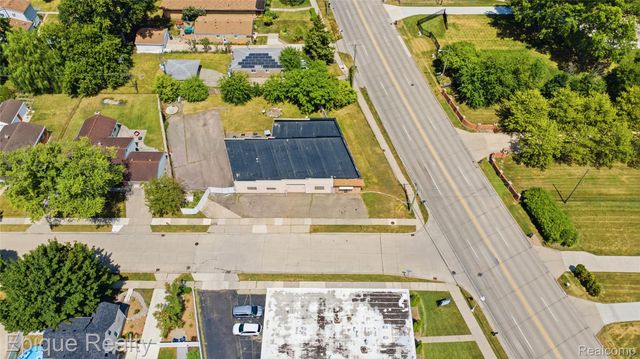 31703 Jefferson Avenue, St. Clair Shores, MI 48082