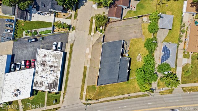31703 Jefferson Avenue, St. Clair Shores, MI 48082