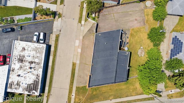 31703 Jefferson Avenue, St. Clair Shores, MI 48082