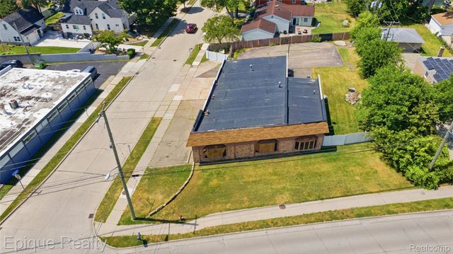 31703 Jefferson Avenue, St. Clair Shores, MI 48082