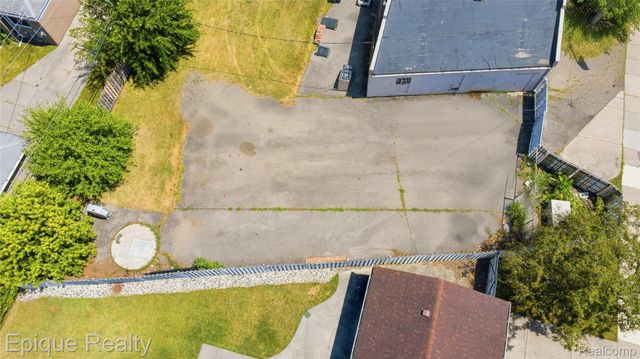 31703 Jefferson Avenue, St. Clair Shores, MI 48082