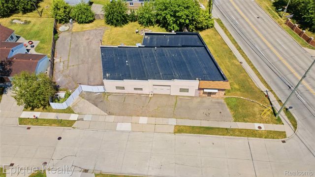 31703 Jefferson Avenue, St. Clair Shores, MI 48082
