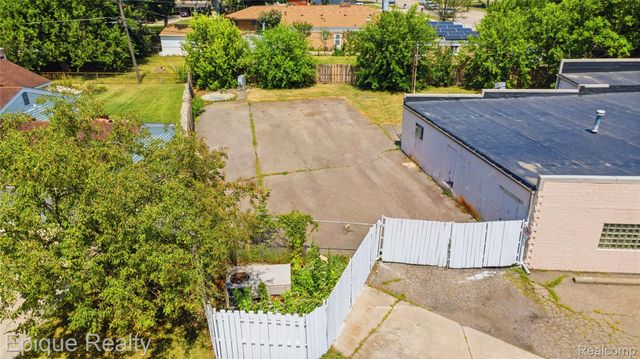 31703 Jefferson Avenue, St. Clair Shores, MI 48082