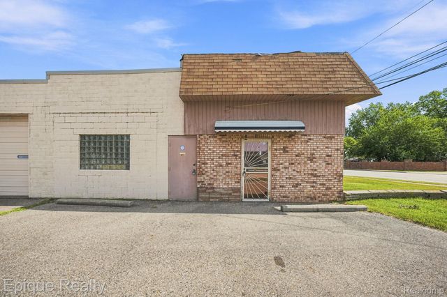 31703 Jefferson Avenue, St. Clair Shores, MI 48082