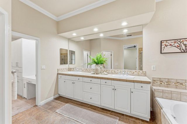 111 Hebron Cir, Sacramento, CA 95835