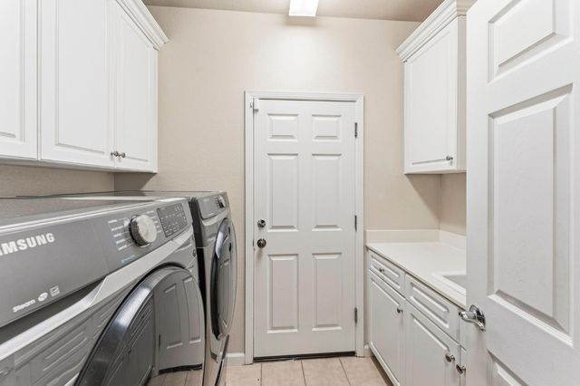 111 Hebron Cir, Sacramento, CA 95835