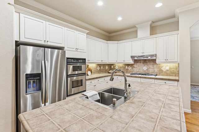 111 Hebron Cir, Sacramento, CA 95835