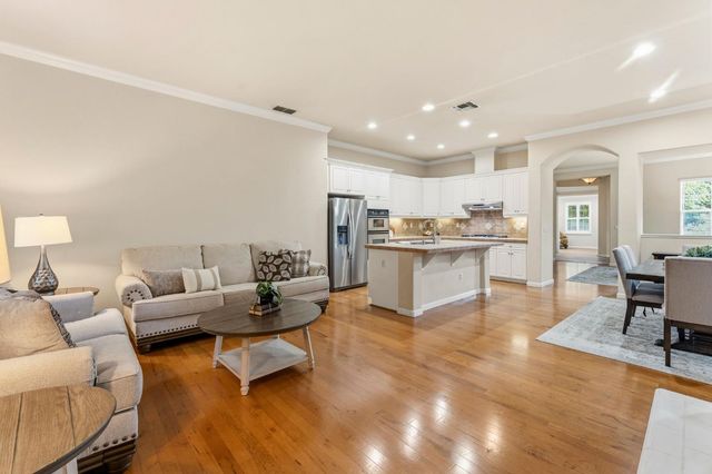 111 Hebron Cir, Sacramento, CA 95835