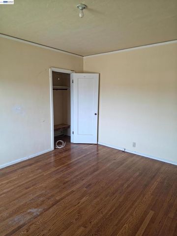 5685 Carberry Ave, Oakland, CA 94609