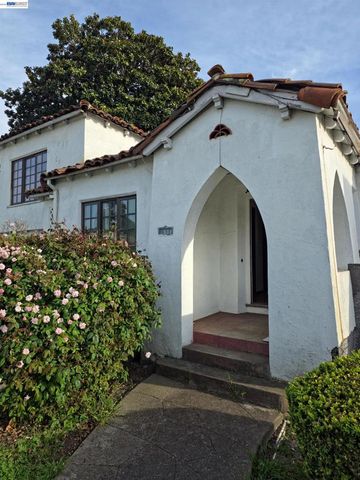 5685 Carberry Ave, Oakland, CA 94609