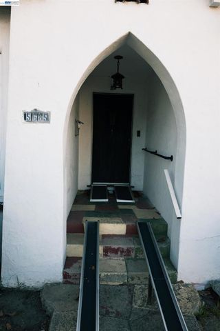 5685 Carberry Ave, Oakland, CA 94609