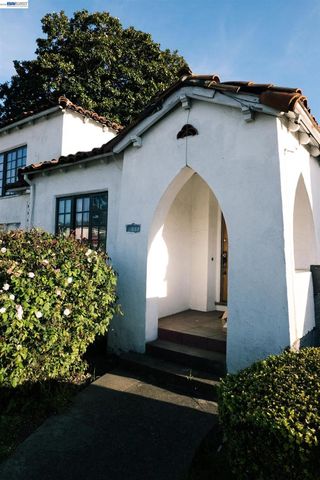 5685 Carberry Ave, Oakland, CA 94609
