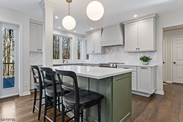 56 Countrywood Dr, Hanover Twp., NJ 07950