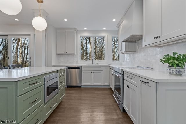 56 Countrywood Dr, Hanover Twp., NJ 07950