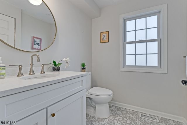 56 Countrywood Dr, Hanover Twp., NJ 07950