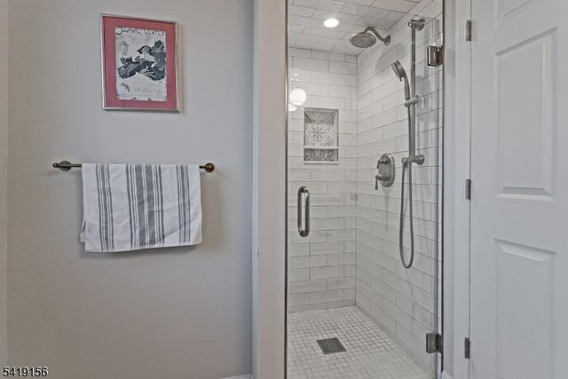 56 Countrywood Dr, Hanover Twp., NJ 07950