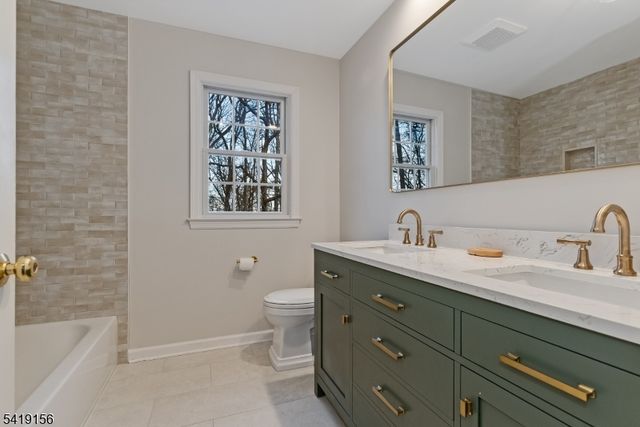 56 Countrywood Dr, Hanover Twp., NJ 07950