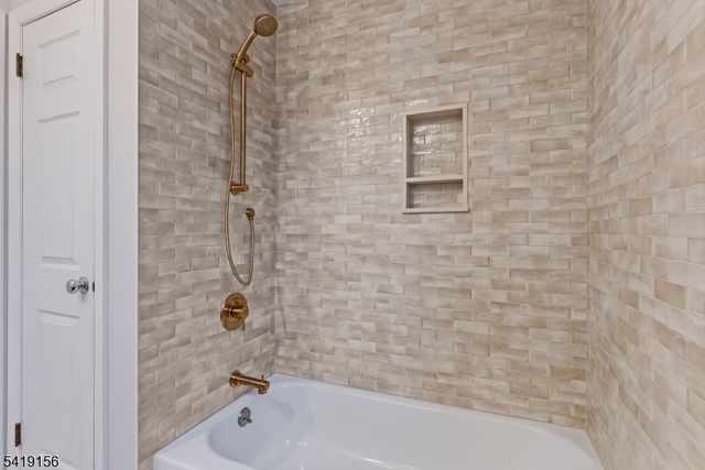 56 Countrywood Dr, Hanover Twp., NJ 07950